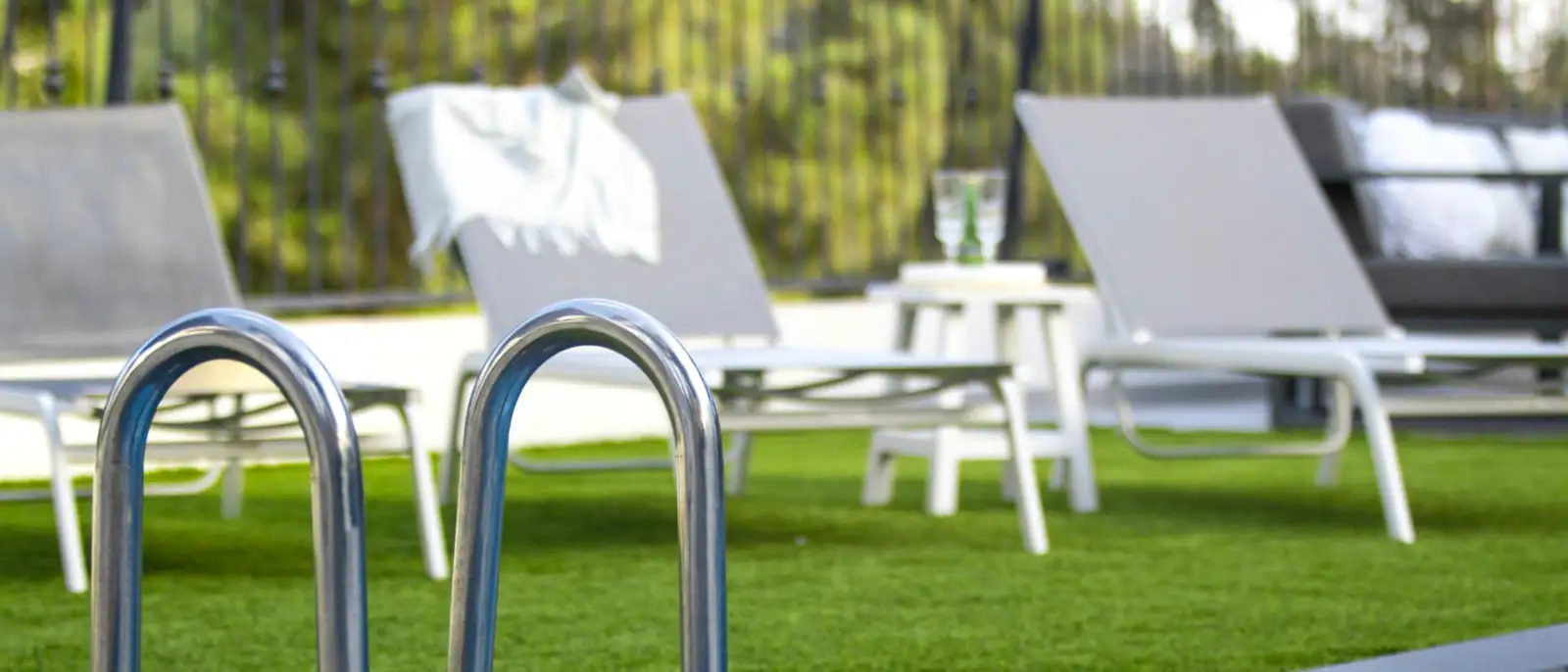 Césped artificial para piscinas en Pamplona